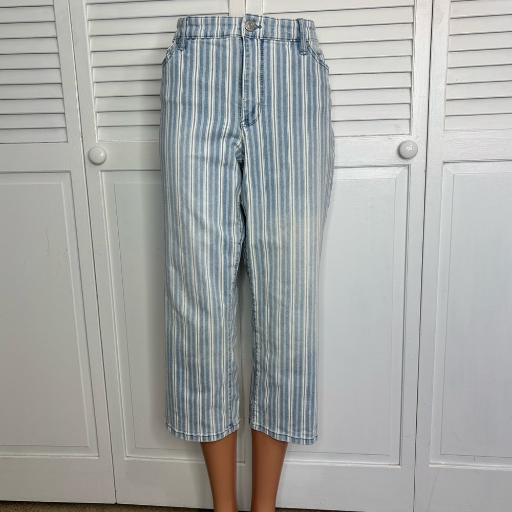 NINE WEST Christie Capri Faded Striped Cropped Jeans in Blue & White Size 14
